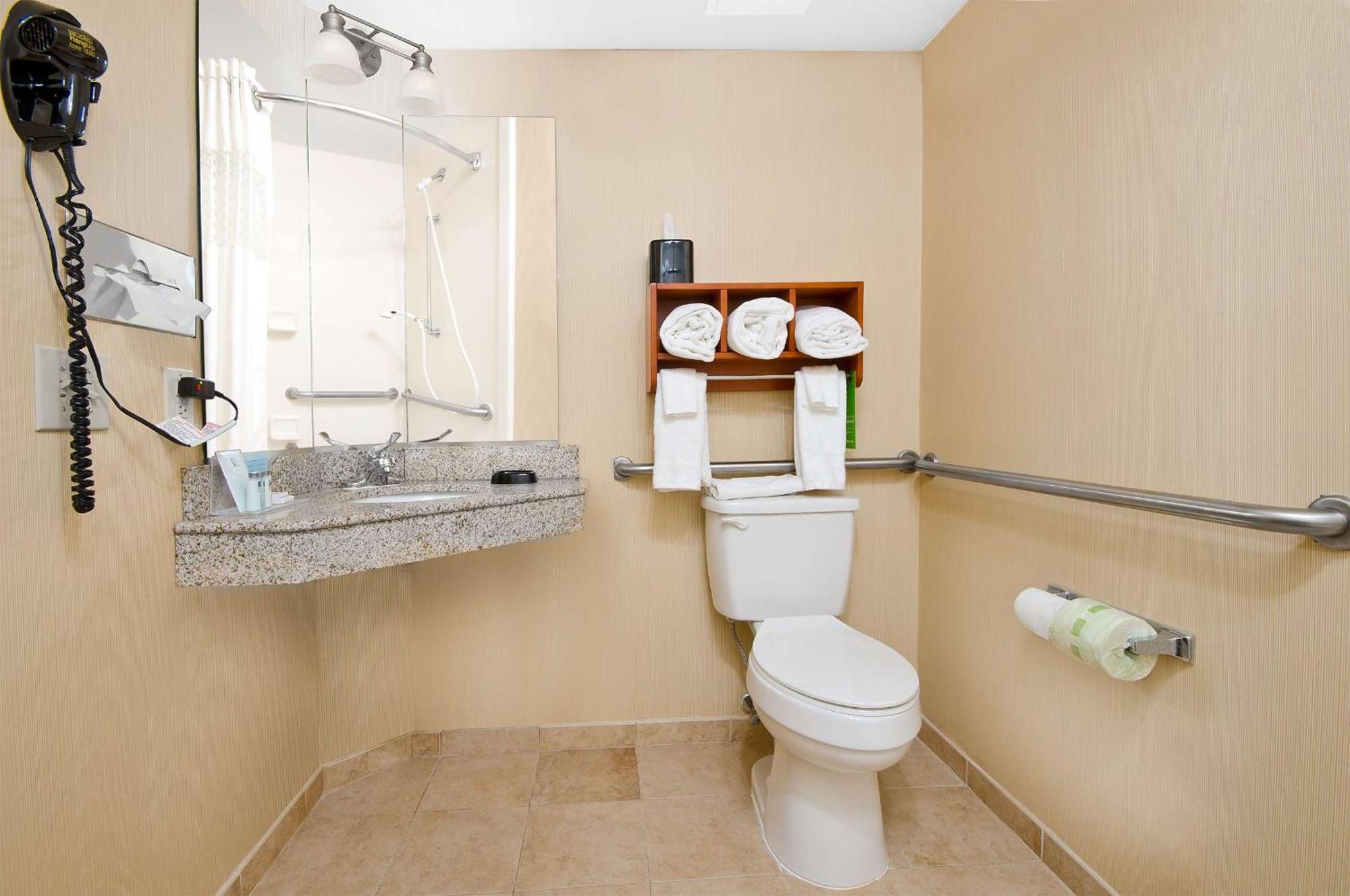 Hampton Inn אשבורו מראה חיצוני תמונה