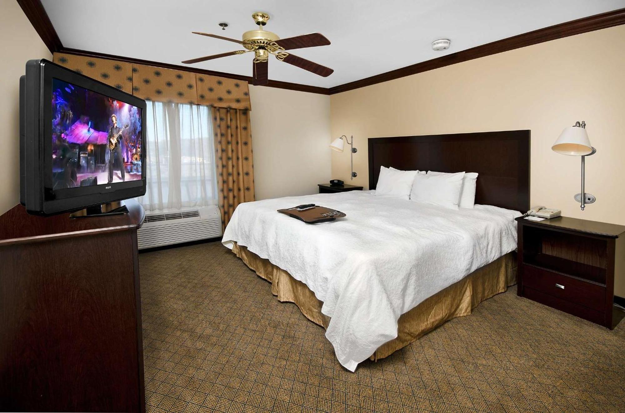 Hampton Inn אשבורו מראה חיצוני תמונה